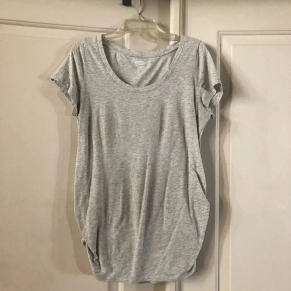 🤰🏻Old Navy Maternity T-shirt - Picture 1 of 4